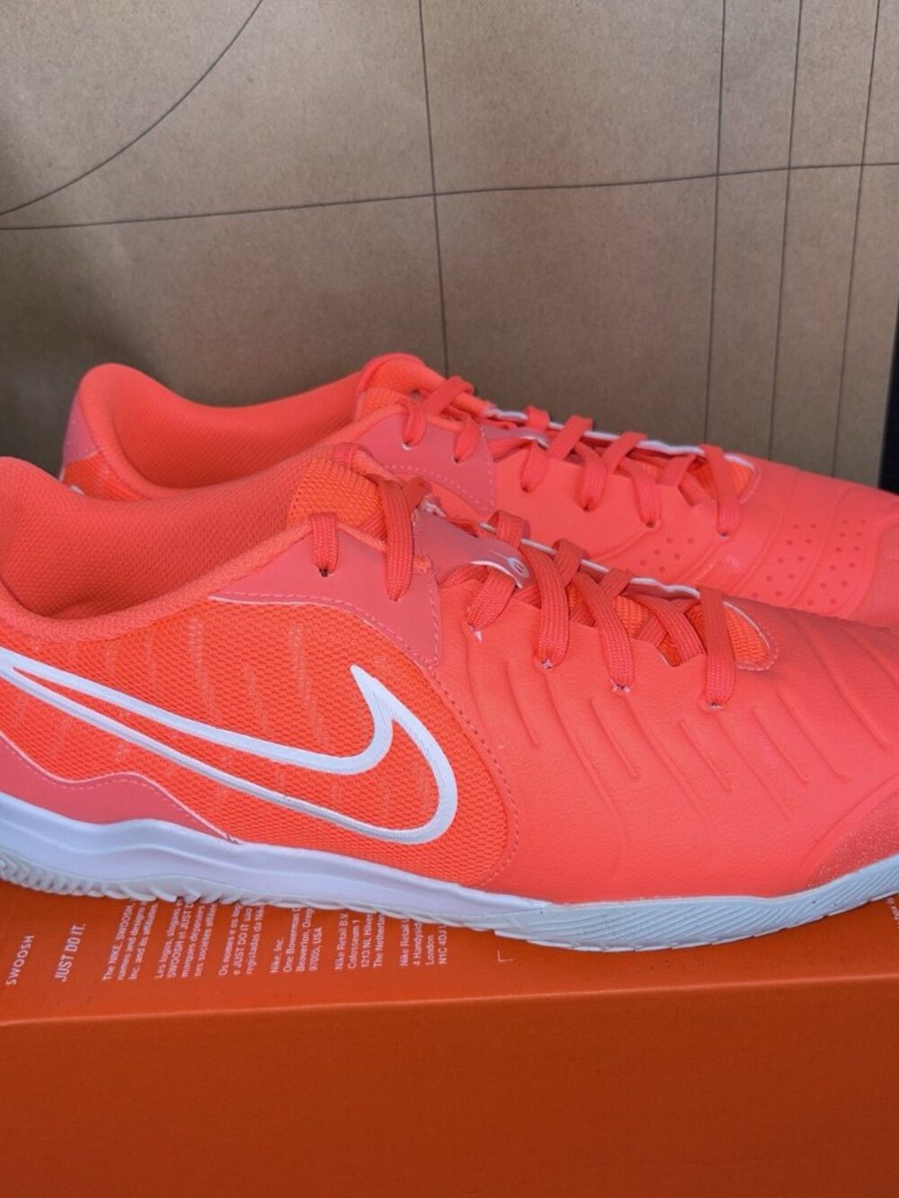 NEW Nike Legend Academy 10 DV4341 800 Indoor Court Lava Orange Mens Size 10.5